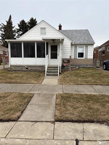 front view picture of 1746 Dee, Wyandotte, MI. 48192