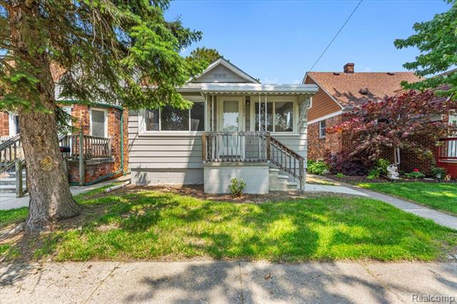 front view picture of 1550 Dee, Wyandotte, MI. 48192