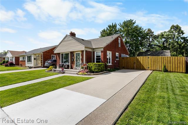 front view picture of 13684 Mercier, Southgate, MI. 48195