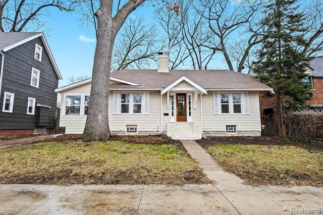 front view picture of 5 Fairwood Blvd, Pleasant Ridge, MI. 48069