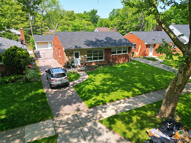 front view picture of 24271 Westhampton St, Oak Park, MI. 48237