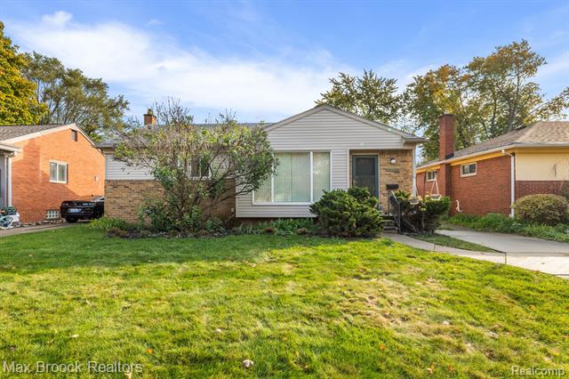 front view picture of 24250 Ithaca St, Oak Park, MI. 48237