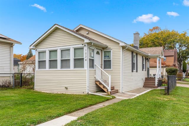 front view picture of 1034 Walnut, Wyandotte, MI. 48192