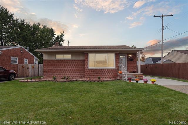 front view picture of 15118 Mulberry, Southgate, MI. 48195