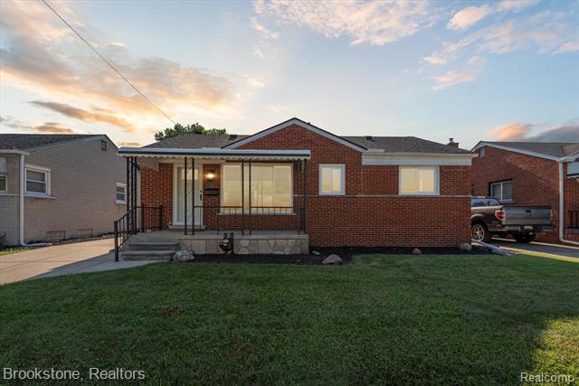 front view picture of 15101 Drake, Southgate, MI. 48195