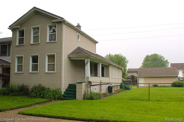 front view picture of 656 Pine, Wyandotte, MI. 48192