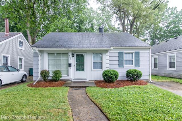 front view picture of 2038 Moorhouse St, Ferndale, MI. 48220