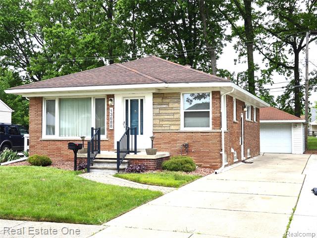 front view picture of 13688 Commonwealth, Southgate, MI. 48195