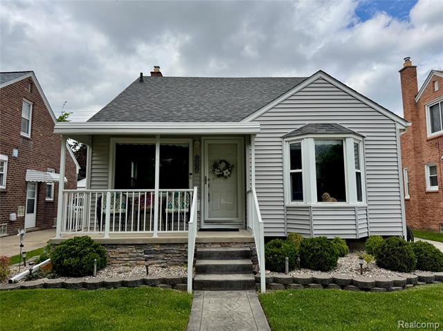 front view picture of 13214 Commonwealth, Southgate, MI. 48195