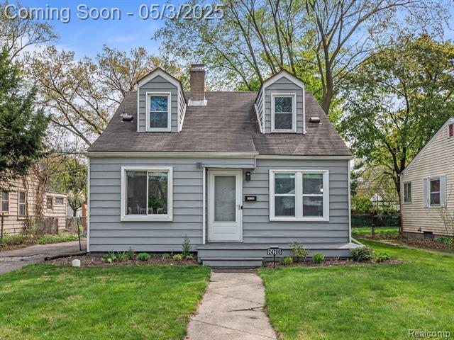 front view picture of 24280 Parklawn St, Oak Park, MI. 48237