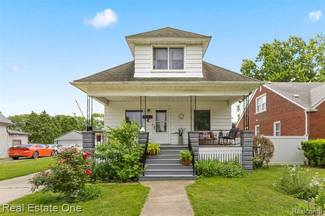 front view picture of 1157 Superior, Wyandotte, MI. 48192