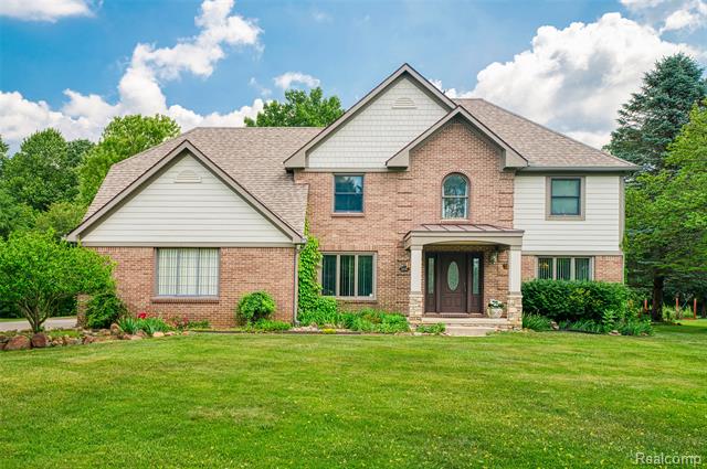front view picture of 24810 Nottingham Dr, Novi, MI. 48374