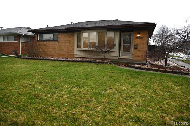 front view picture of 13093 Edison, Southgate, MI. 48195