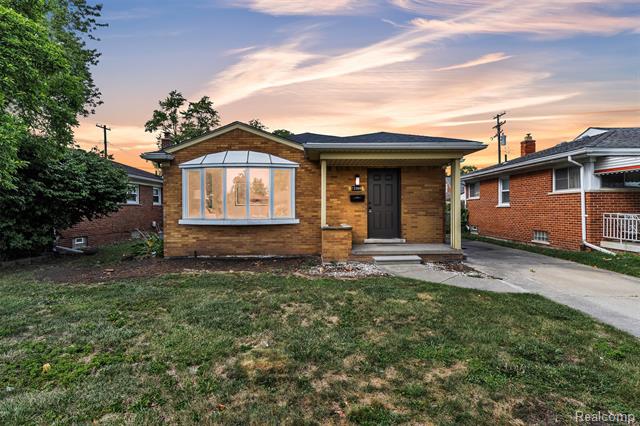 front view picture of 13368 Edison, Southgate, MI. 48195