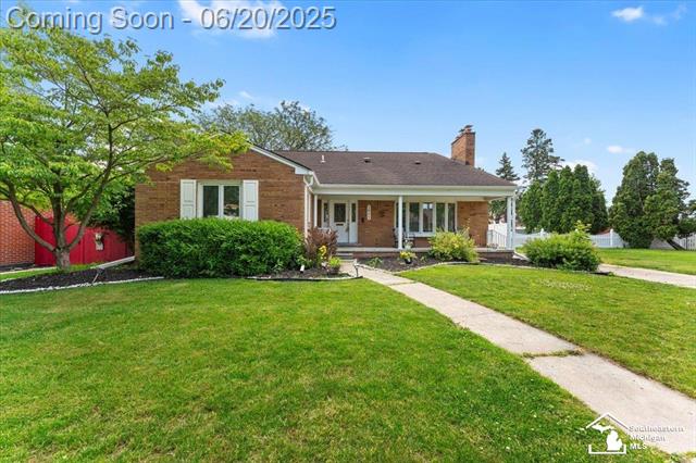 front view picture of 1617 Davis, Wyandotte, MI. 48192