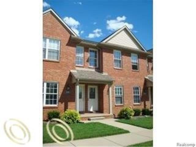 front view picture of 13301 Turnberry Ct, Southgate, MI. 48195
