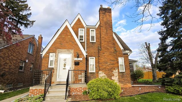front view picture of 2211 23Rd, Wyandotte, MI. 48192