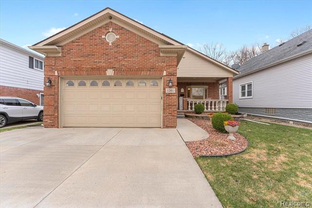 front view picture of 1261 Cedar, Wyandotte, MI. 48192