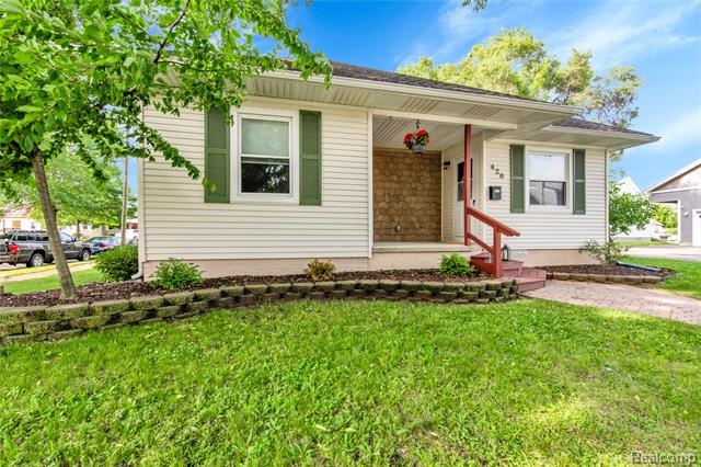 front view picture of 420 Spruce, Wyandotte, MI. 48192