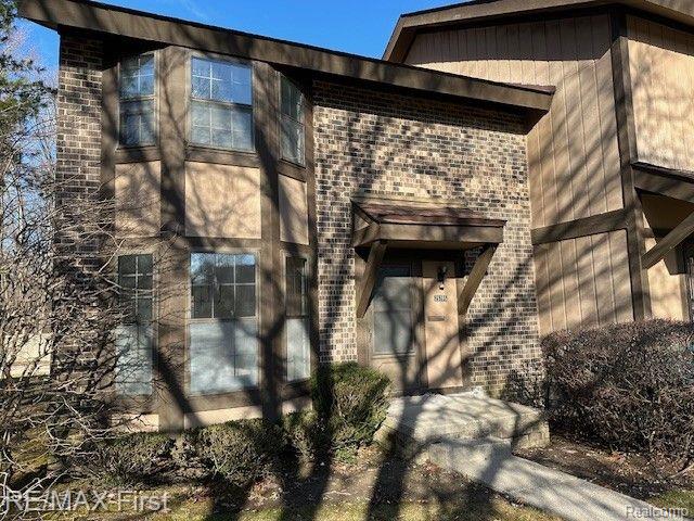 front view picture of 25195 Greenbrooke Dr, Southfield, MI. 48033