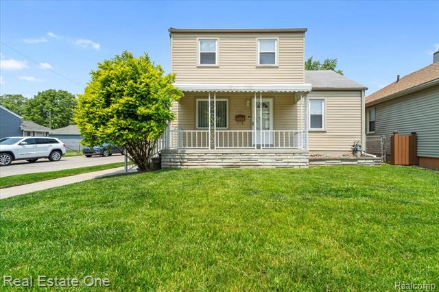 front view picture of 740 Hudson, Wyandotte, MI. 48192
