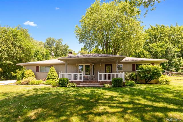 front view picture of 25762 Strath Haven Dr, Novi, MI. 48374