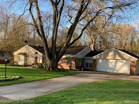 front view picture of 32493 Shady Ridge Dr, Farmington, MI. 48336