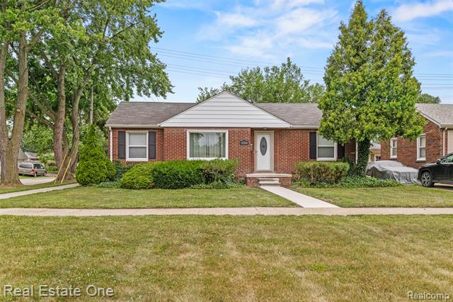 front view picture of 14268 Trenton Rd, Southgate, MI. 48195