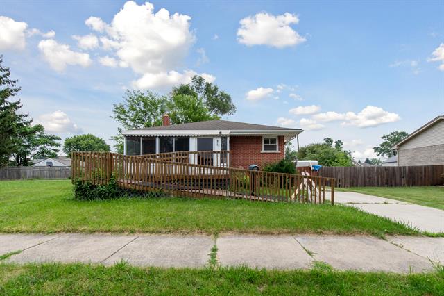front view picture of 875 8Th, Wyandotte, MI. 48192