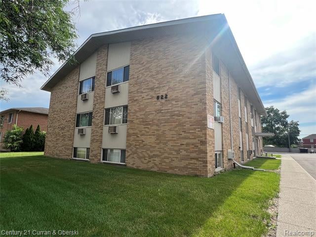front view picture of 822 Biddle, Wyandotte, MI. 48192
