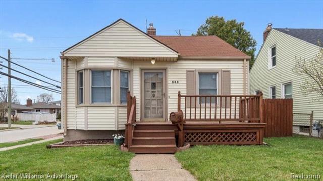 front view picture of 838 St Johns, Wyandotte, MI. 48192