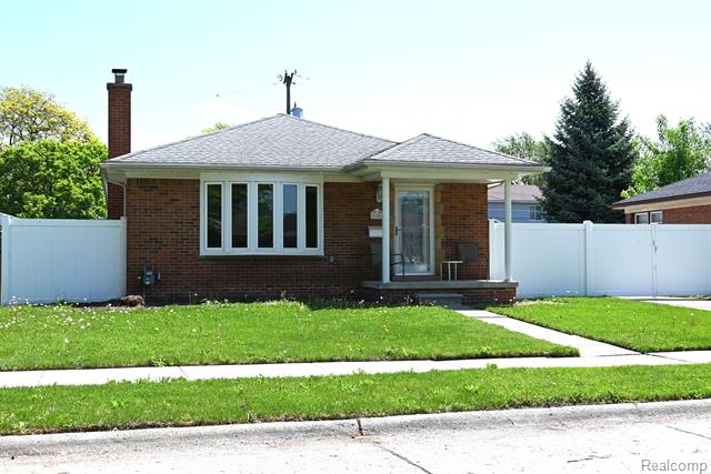 front view picture of 655 5Th, Wyandotte, MI. 48192