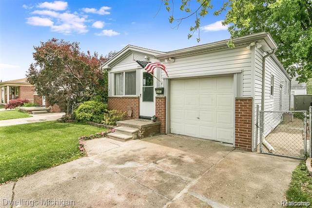 front view picture of 4241 Fordline, Lincoln Park, MI. 48146
