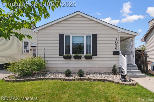 front view picture of 1036 Electric, Wyandotte, MI. 48192