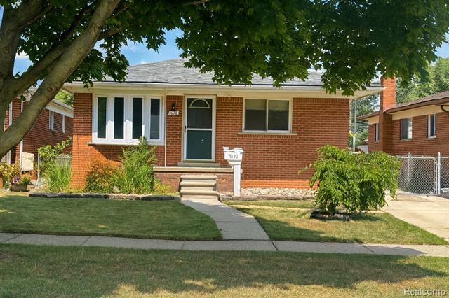 front view picture of 1072 Harrison, Lincoln Park, MI. 48146