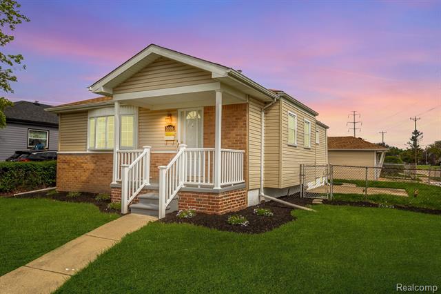 front view picture of 1006 Hazel, Wyandotte, MI. 48192
