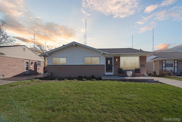 front view picture of 2153 New York, Lincoln Park, MI. 48146