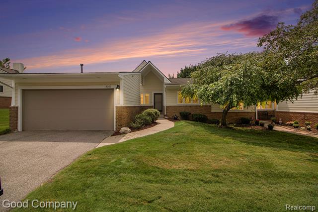 front view picture of 35185 Hillside Dr, Farmington, MI. 48335