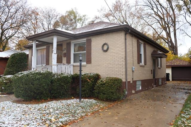 front view picture of 536 North Dr, Wyandotte, MI. 48192