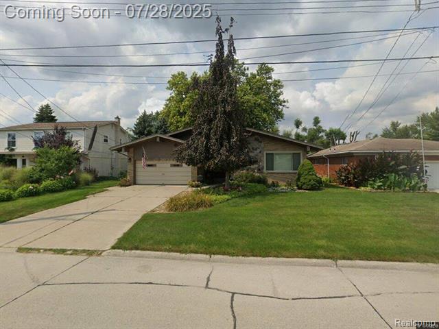 front view picture of 472 Riverside, Wyandotte, MI. 48192