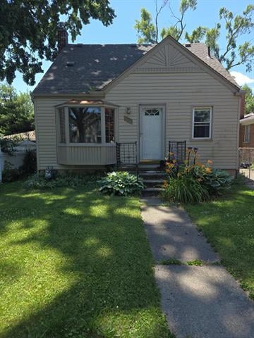 front view picture of 381 Clinton, Wyandotte, MI. 48192