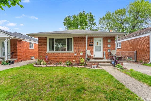 front view picture of 3111 Laclede, Lincoln Park, MI. 48146