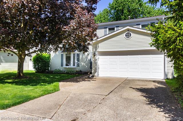 front view picture of 41944 Cherry Hill Rd, Novi, MI. 48375