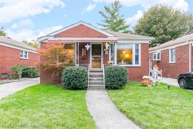 front view picture of 869 Liberty, Lincoln Park, MI. 48146