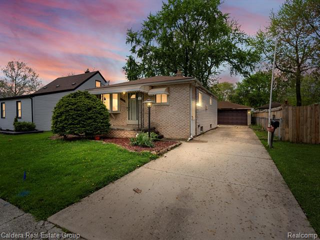 front view picture of 2122 Gregory, Lincoln Park, MI. 48146