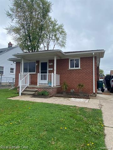 front view picture of 657 Highland, Lincoln Park, MI. 48146