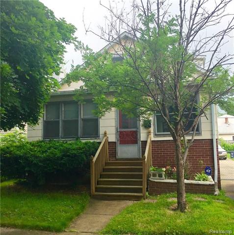 front view picture of 390 Highland, Wyandotte, MI. 48192