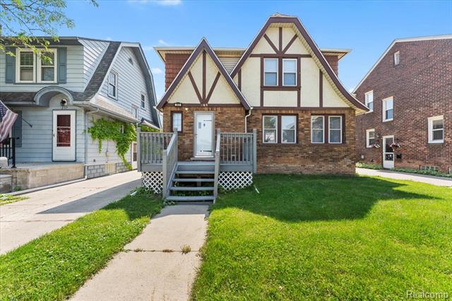 front view picture of 243 2Nd, Wyandotte, MI. 48192