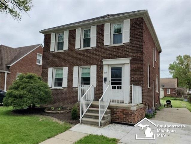front view picture of 917 Emmons, Lincoln Park, MI. 48146