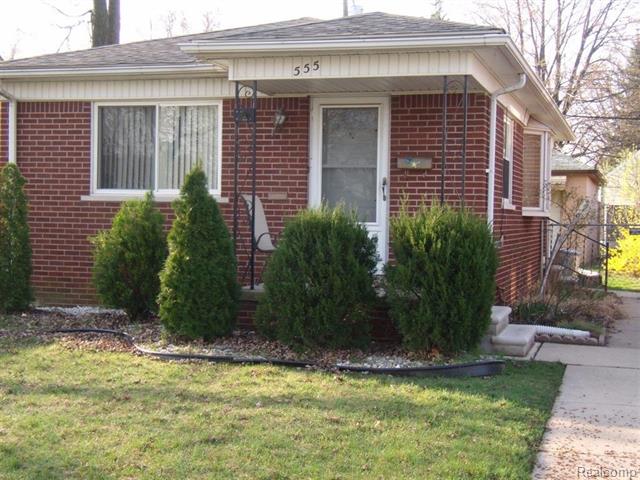 front view picture of 555 Antoine, Wyandotte, MI. 48192